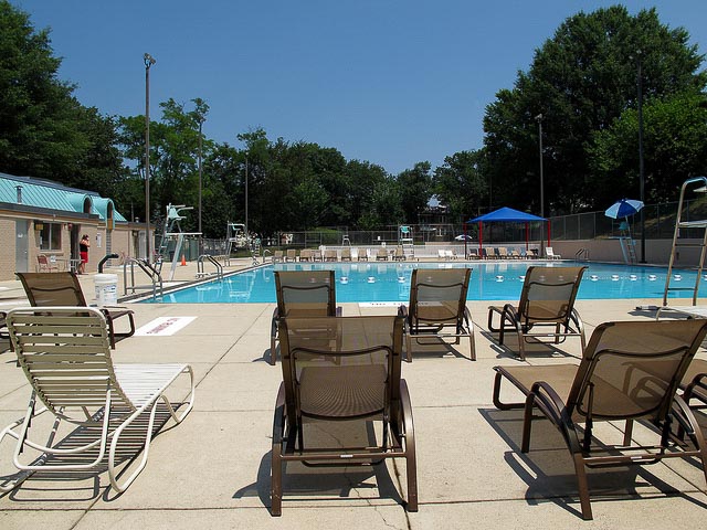 Photo of an empty swimming pool