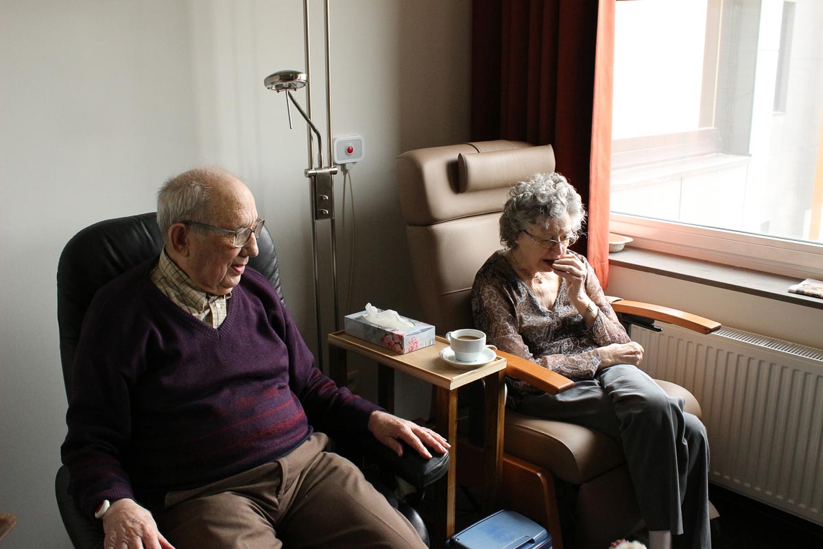 Elder man and woman in an hospital